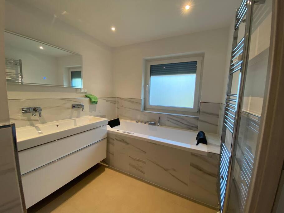 Luxury Apartment With Air Conditioning & Jaccuzzi Near Frankfurt Wiesbaden Hofheim am Taunus Kültér fotó