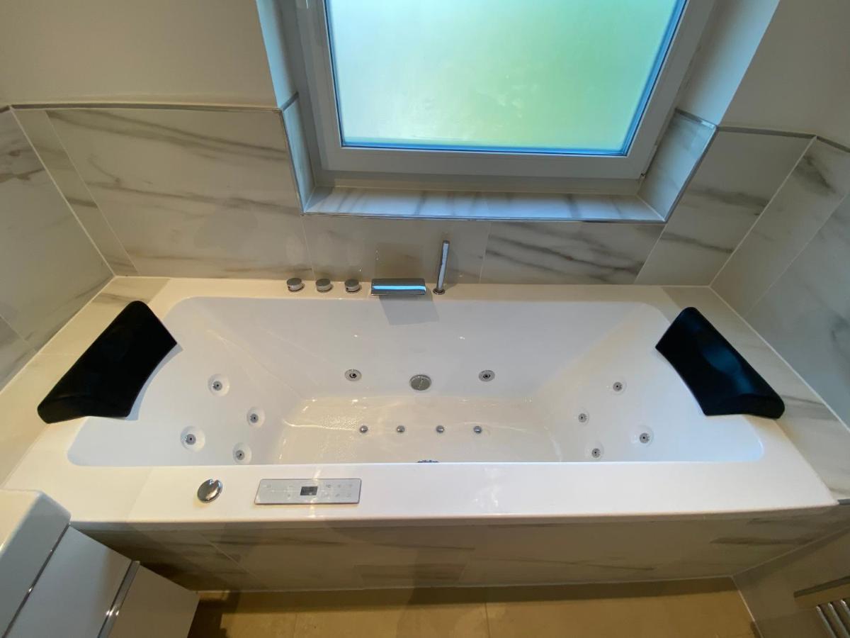 Luxury Apartment With Air Conditioning & Jaccuzzi Near Frankfurt Wiesbaden Hofheim am Taunus Kültér fotó